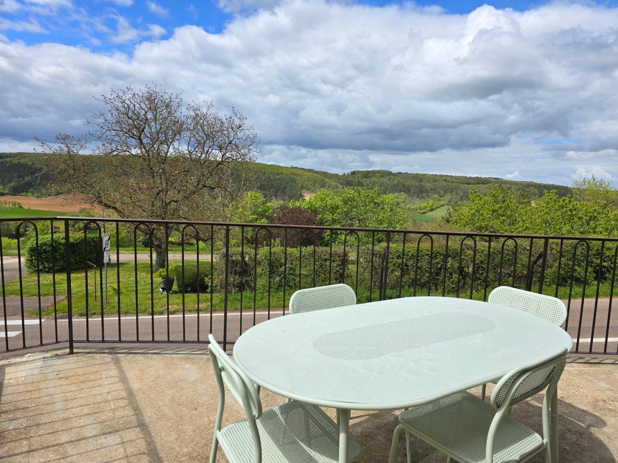 Gite Au Pied De La Colline Vézelay Екстериор снимка